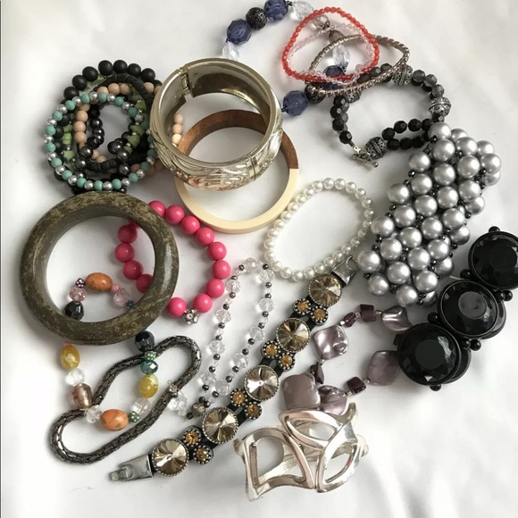 Bracelets Lot Vintage to Modern 24 pcs mixed - Picture 7 of 8